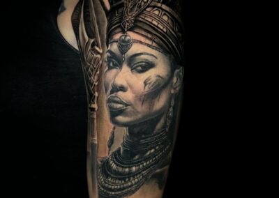 tattoo-afrika-oberarm-tattoo-artist-tintenbunker-tattoo-studio-herz-in-tinte.jpg